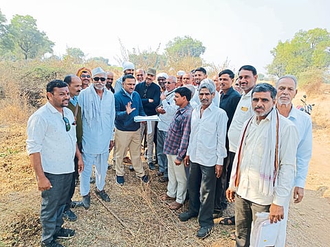 Paladhi Budruk (Dharangaon): Tehsildar Nitin Kumar Deore while judging the road on the dam