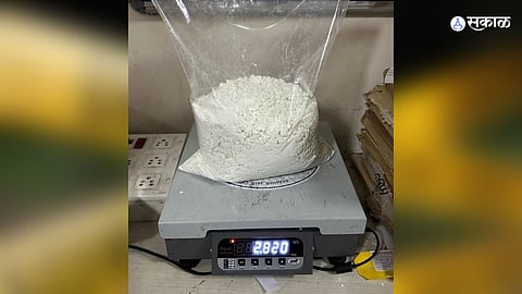 Cocaine worth 28 crore seized at Mumbai airport; Drug smuggling employment mumbai crime