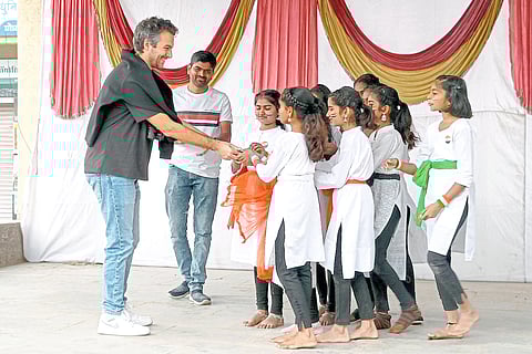 सांस्कृतिक कार्यक्रमांची
परदेशी नागरिकांना भुरळ