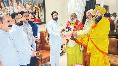 Mahant Shashikant Das Maharaj, Head of Mahaarti on Sharyu River inviting Chief Minister Eknath Shinde to visit Ayodhya