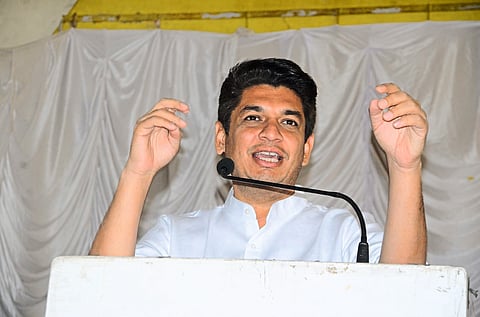 Jalgaon: Satyajit Tambe speaking in a meeting held at Lewa Bhavan