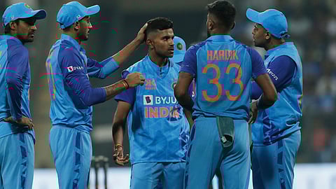 IND vs SL : w,w,w,w शिवमची सुंदरम कामगिरी तर अक्षरने खेचून आणला शेवटच्या चेंडूवर नव्या वर्षातला पहिला विजय