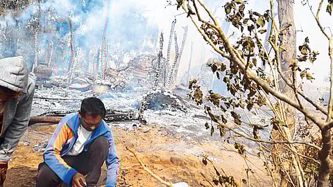 Shildar Pavara's house burnt down.