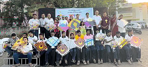 Jalgaon: Dignitaries with disabled students of Udan Institute in Kite Festival