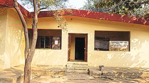 Category 1 veterinary clinic in dilapidated condition due to absence of veterinary officer.