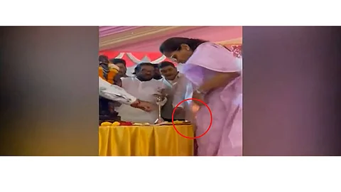 Maharashtra ncp Supriya Sule saree caught fire
