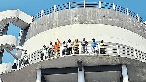Dhule: Shiv Sena protestors protesting on water issue