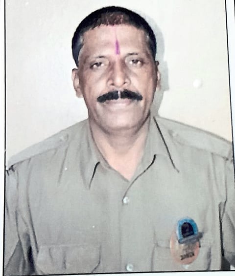 सुरक्षित सेवेसाठी कांबळे, गराडेंचा गौरव