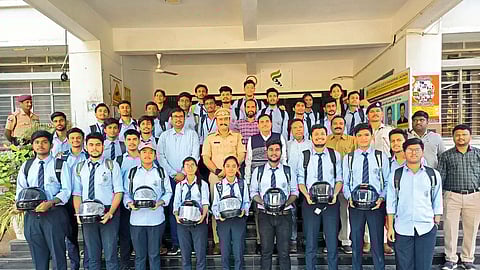 Jalgaon: RTO Shyam Lohi while distributing helmets to students in Government Engineering College. Neighbor Principal Dr. G. M. Malwatkar etc