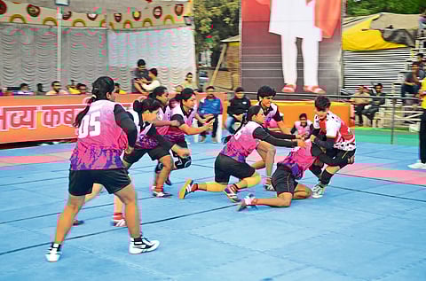 Jalgaon: Women's team match played in Kabaddi tournament on Sunday
