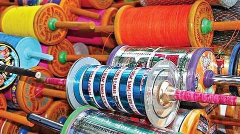 Raid on nylon manja seller 5 thousand fine in Jalgaon News psl98