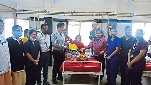 After giving life to a pregnant woman at the Government Medical College, hospital, Principal Dr. Girish Thakur etc.
