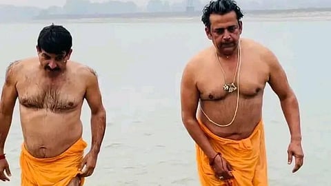 bjp mps ravi kishan manoj tiwari trolled for wearing saffron gamchha amide pathaan Controversy viral photo