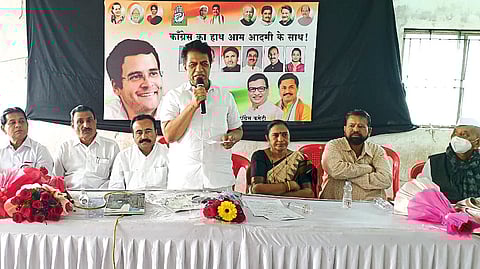 Speaking at the meeting held by the District Congress Committee, MLA Dr. Sudhir Tambe. Along with District President Dr. Tushar Shewale, Rajaram Pangavane, Shobha Bachhao, Sharad Aher, Sandeep Gulve etc.
---------------