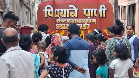 Water supply disrupted Santoshnagar for four days katraj water crisis pune