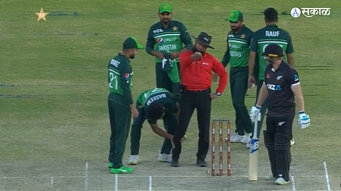 Mohammad Wasim Jr’s throw hits umpire Aleem Dar on ankle during PAK vs NZ 2nd ODI