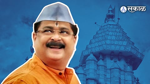 aadesh bandekar shared post and said dont trust such allegations of financial scam siddhivinayak temple recently we do social help one women who left her lakh of rupees in taxi