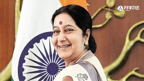 Sushma Swaraj: सुषमा स्वराज यांचा 'तो' फोटो ट्विट करत पती कौशल भावूक; लेकीला टॅग करत म्हणाले...