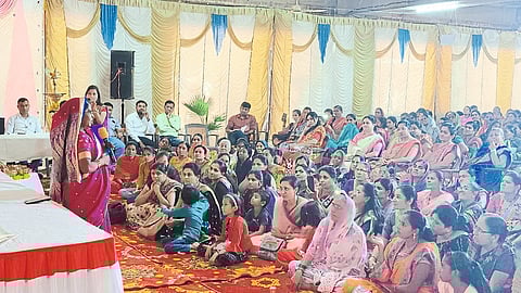 Amalner: Padmashri Rahibai Popere speaking at women's meeting.