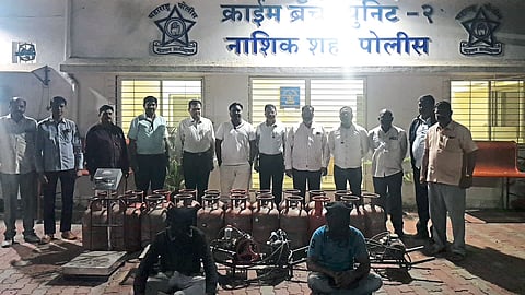 Gas cylinder tanks, material and two suspects were seized during raids in Kewal Park area. Along with the team of Unit Two of the City Crime Branch.