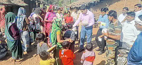 Jalgaon: District Collector Aman Mittal and dignitaries while distributing warm clothes, goods and nutritious food to the tribal brothers, women and children in the remote padas of Satpura