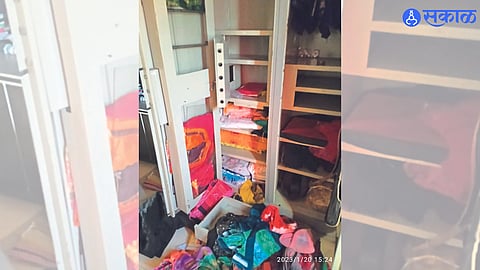 Bhokani : Cupboard broken by thieves here