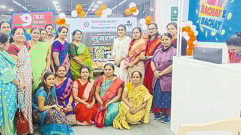 Officials of Yashwantrao Chavan Center and Reliance Smart Super Store at the launch of 'Sugaran' activity.