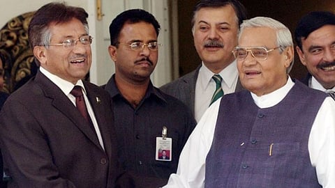 Pervez Musharraf shakes hand with Atal Bihari Vajpayee
