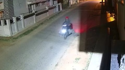 Karnataka man kills delivery boy for Unable to pay for secondhand iPhone hides body for 4 days