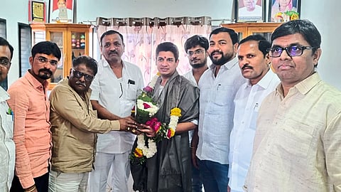 Secretary Pramoddada Patil, Subhash Nikam, Prasad Patil etc. while felicitating MLA Satyajit Tambe.