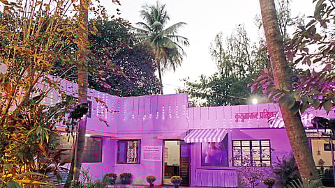 On the occasion of Shirwadkar's birth anniversary and Marathi language honor day, Kusumagraj Pratishthan left colorful lights and illuminated the residence on Sunday.