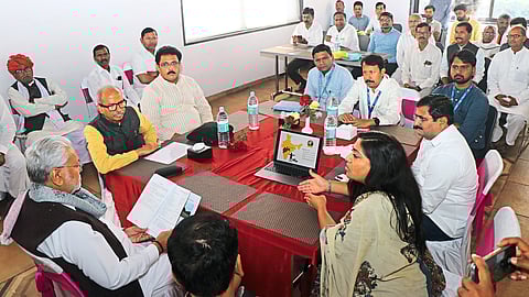 Union Minister Purushottam Rupala at Hotel Balaji while informing about the project for goat-shepherds on pilot basis in Amravati, MP Dr. Vikas Mahatma.