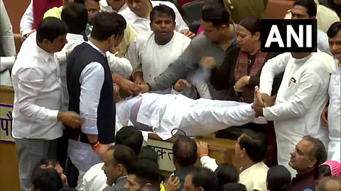 Video : दिल्ली महापालिकेत तुफान हाणामारी; भाजप-आपचे नगरसेवक एकमेकांना भिडले