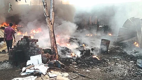 Fire broke out at scrap shops near Gharkul Yojana in Chunchale Shiwar.