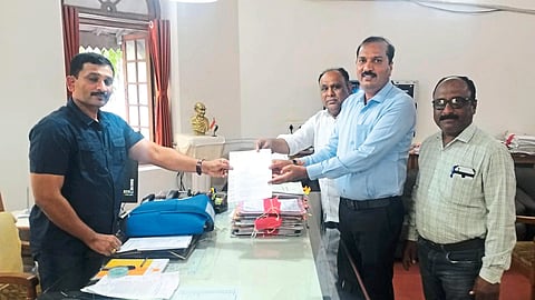 Arun Aher, District President of Zilla Parishad Federation, presenting the demands to Resident Deputy Collector Bhagwat Doifode.
