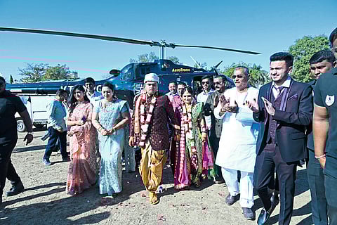 Unique Wedding : ‘हौसेला मोल नसते’... विवाह सोहळा ठरला चर्चेचा विषय!