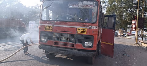 Corporation bus with engine smoke at Suburban signal