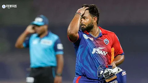 ipl 2023 worry-for-delhi capitals-sarfaraz-khan-injured-in-finger-out-of-irani-cup-rishabh-pant cricket news in marathi