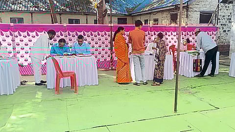 Officers-employees and property owners of Municipal Corporation while proceeding in connection with payment of property tax in Lok Adalat in District Court.