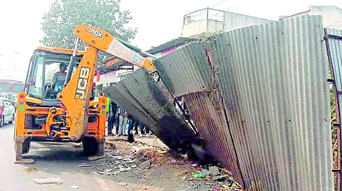 police are aggressive to remove encroachment Satara Municipality negligence