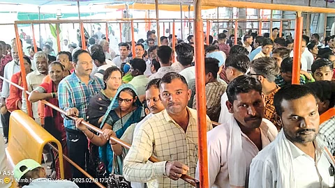Devotees flock to Mahadev Temple for darshan