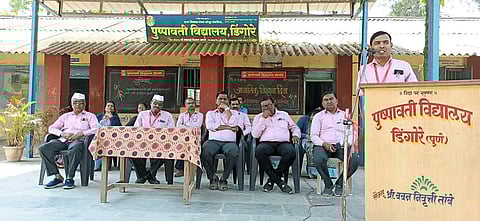 डिंगोरे येथे विद्यार्थ्यांना
शास्त्रज्ञांविषयी माहिती