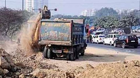mumbai road debris