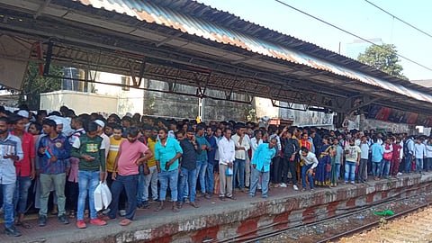 mega block local train railway mumbai