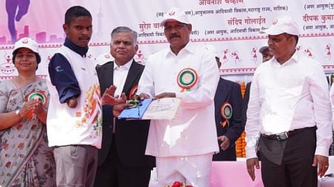 Tribal Development Minister Dr.Vijaykumar Gavit felicitating Dilip Gavit for winning silver medal in the US competition.