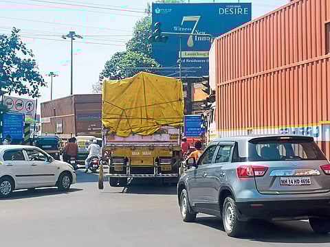 चिंचवडमधून अवजड वाहनांना बंदी घाला