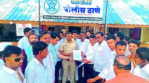 Dhule News : विद्यार्थी आत्महत्या प्रकरणात संशयितांना अटक करा; निवेदनाद्वारे मागणी