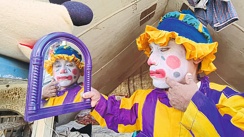 Mohammed Shahid doing make-up to play Nashik Joker