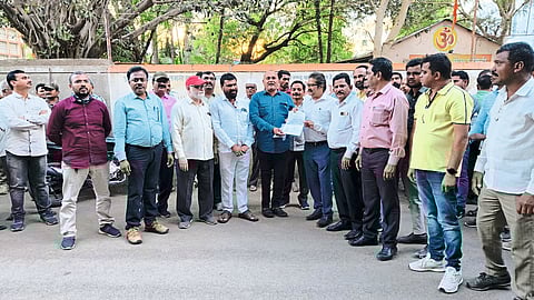J. K. Officials of the Staff Joint Action Committee along with the Electricity Officer while submitting a statement to Bhamre.