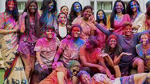 वुमेन्स टीम्सनी होळी दणक्यात साजरी केली असल्याचे पाहायला मिळाले आहे.